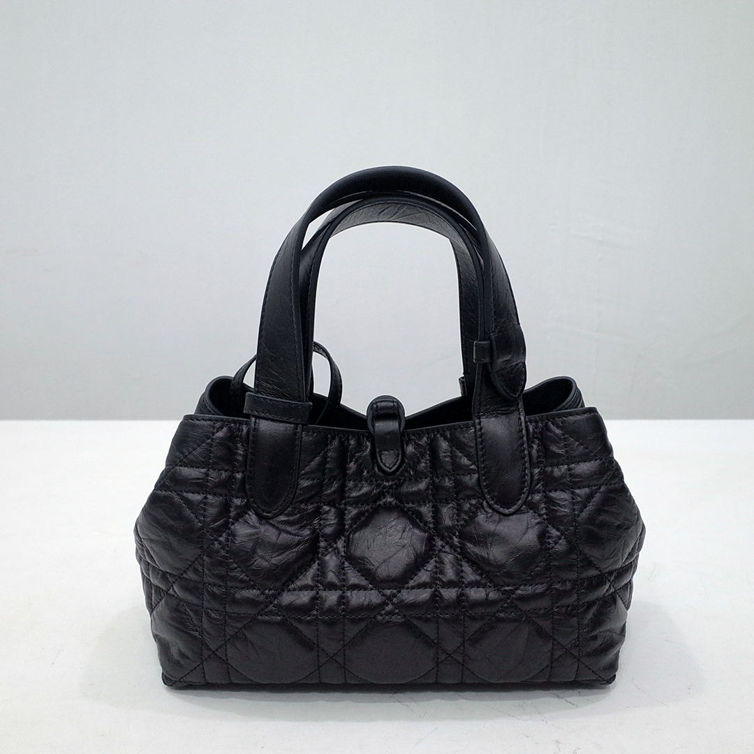 Bagsaaa Small D10r Toujours Bag Black Macrocannage Crinkled Calfskin - 23 x 14 x 12 cm
