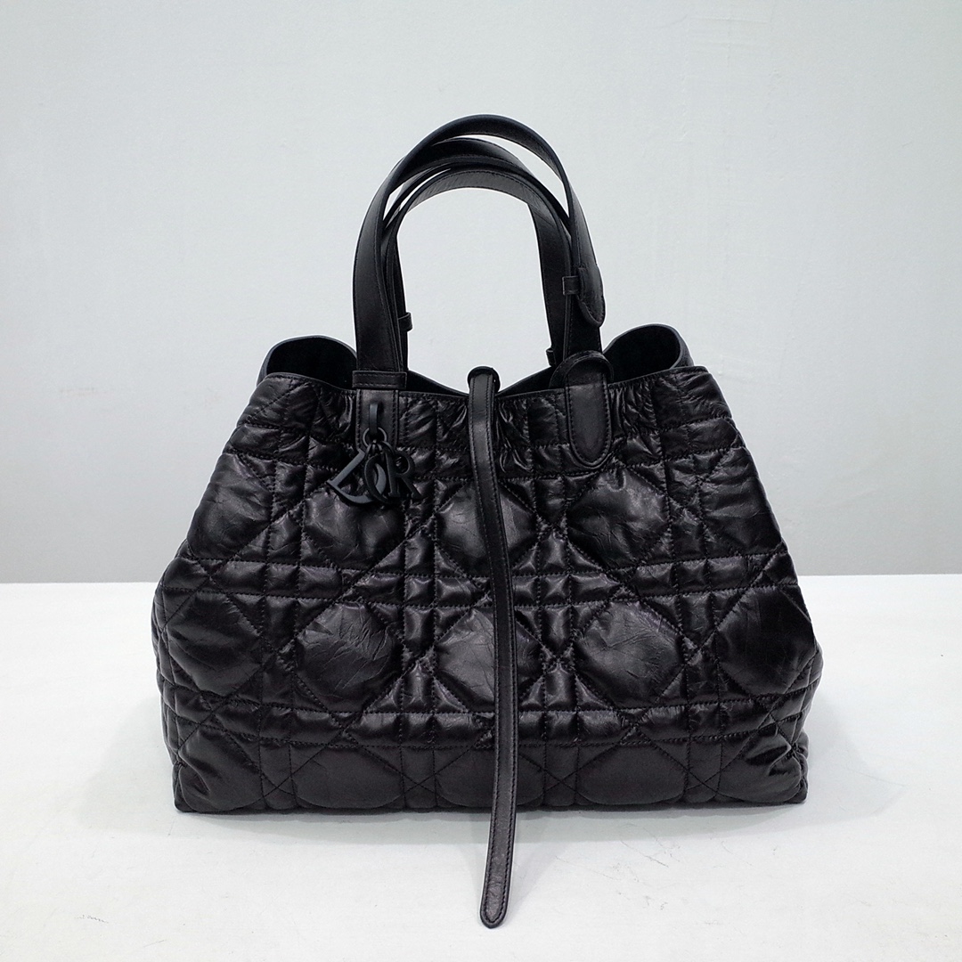 Bagsaaa Large D10r Toujours Bag Black Macrocannage Crinkled Calfskin - 37 x 27 x 21 cm