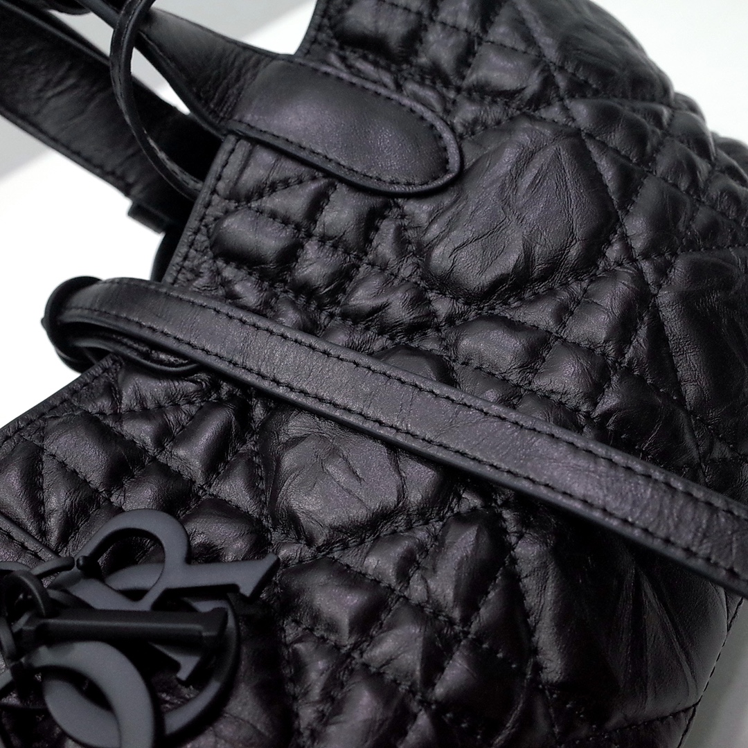 Bagsaaa Large D10r Toujours Bag Black Macrocannage Crinkled Calfskin - 37 x 27 x 21 cm