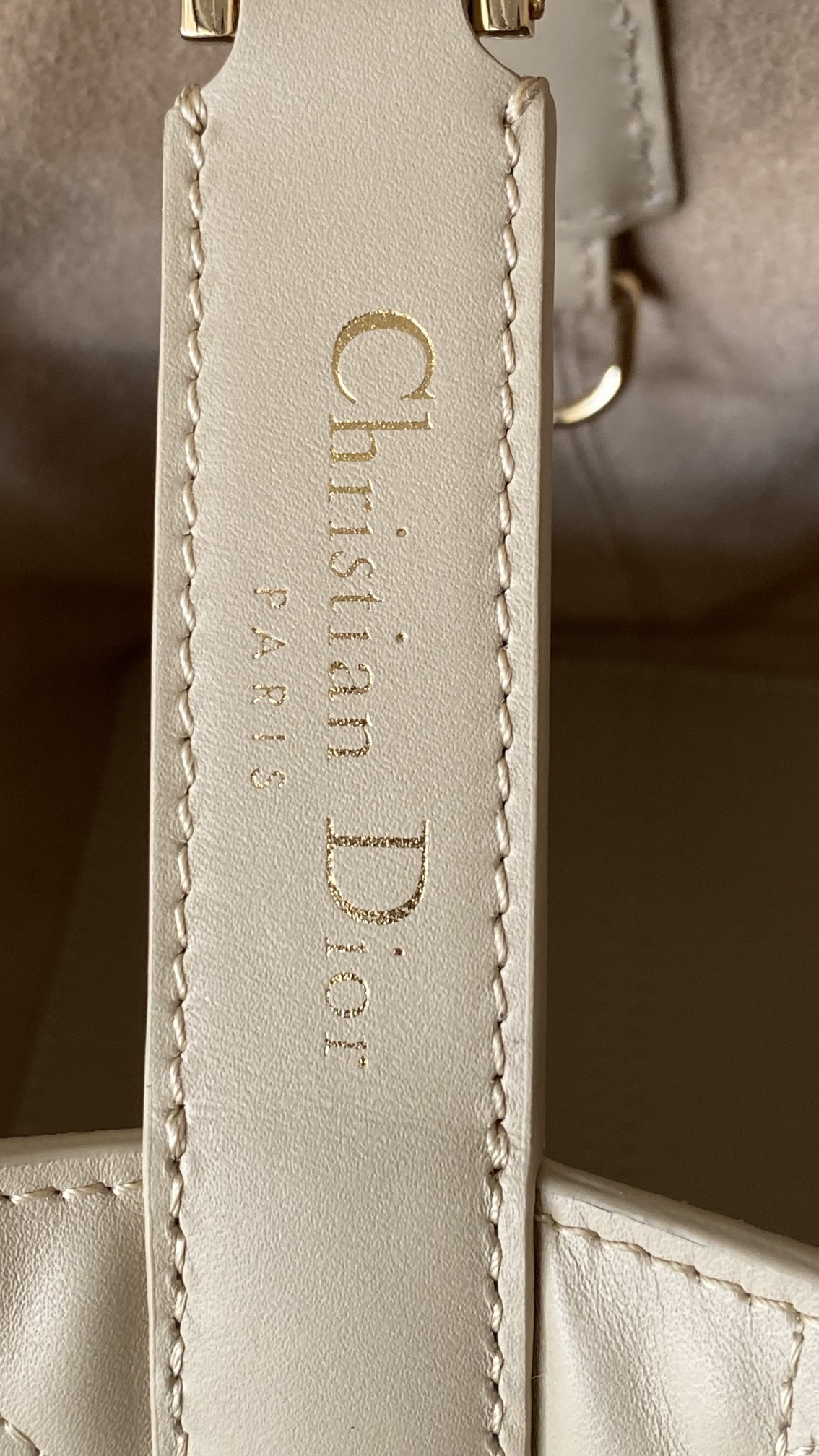 Bagsaaa Medium D10r Toujours Bag Dusty Ivory Macrocannage Calfskin - 28.5 x 21.5 x 17 cm