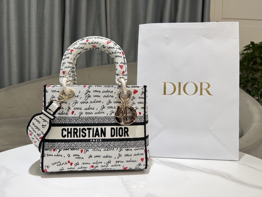 Bagsaaa D10ramour Medium Lady D-Lite Bag White Embroidery with Black and Red Je Vous Adore Motif - 24 x 21 x 12 cm