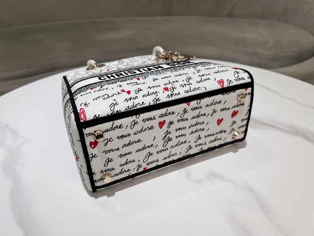 Bagsaaa D10ramour Medium Lady D-Lite Bag White Embroidery with Black and Red Je Vous Adore Motif - 24 x 21 x 12 cm