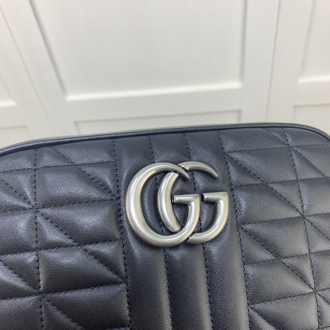 Bagsaaa Gvc*1 GG Marmont Small Shoulder Bag 447632 Black & Silver - 24 x 13 x 7cm
