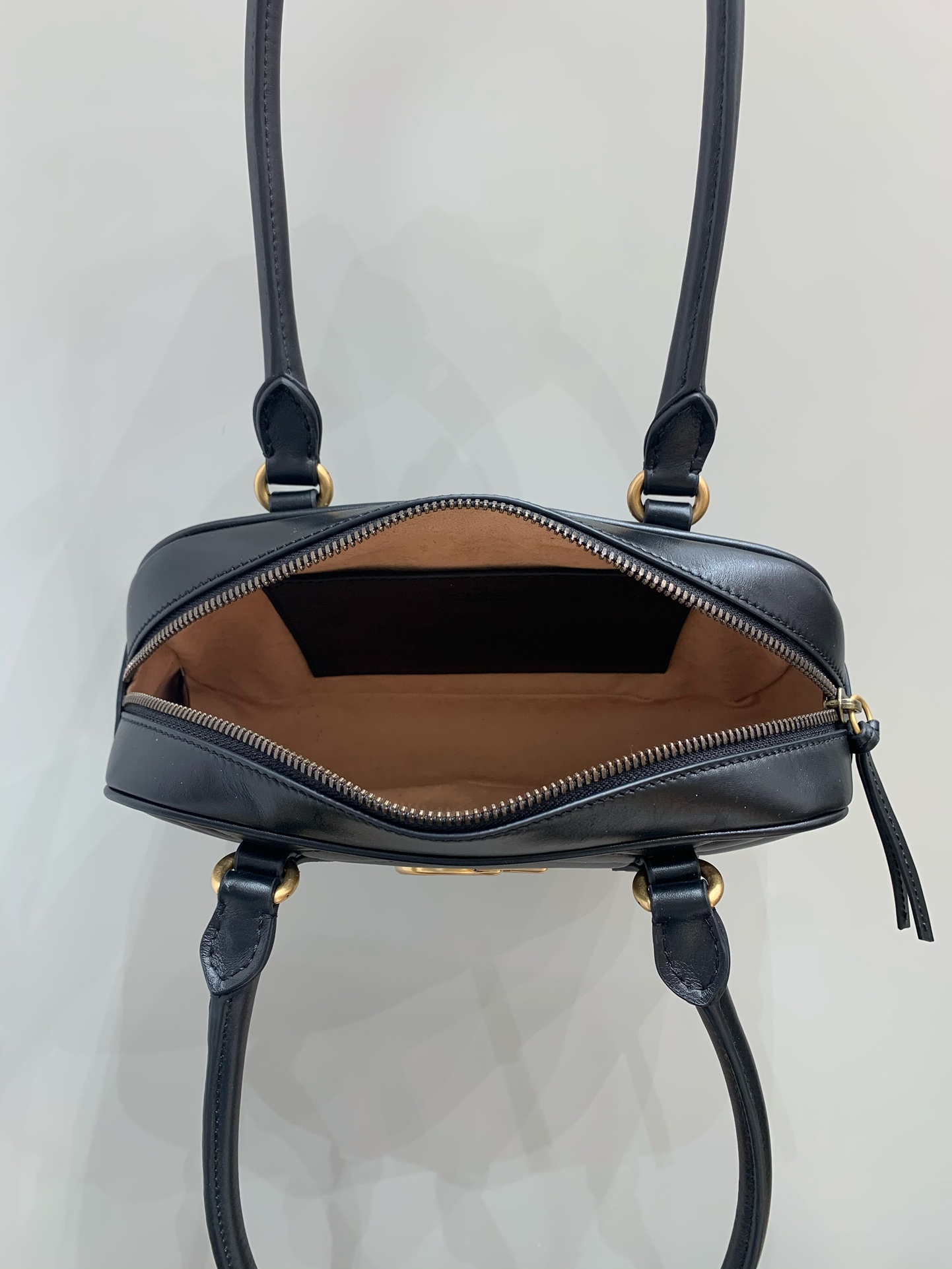 Bagsaaa Gvc*1 GG Marmont Small Top Handle Bag 795199 Black - 25.5x15.5x6.5cm