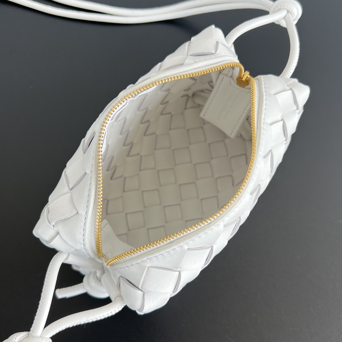 Bagsaaa B0tt*ga Ven*ta Mini Loop Camera Bag White - 17x10x6 cm