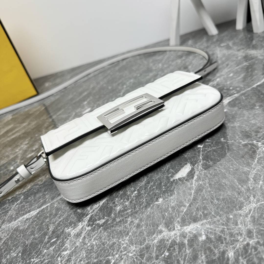 Bagsaaa F**di Baguette Phone Pouch White Nappa Leather - 19x3x11 cm