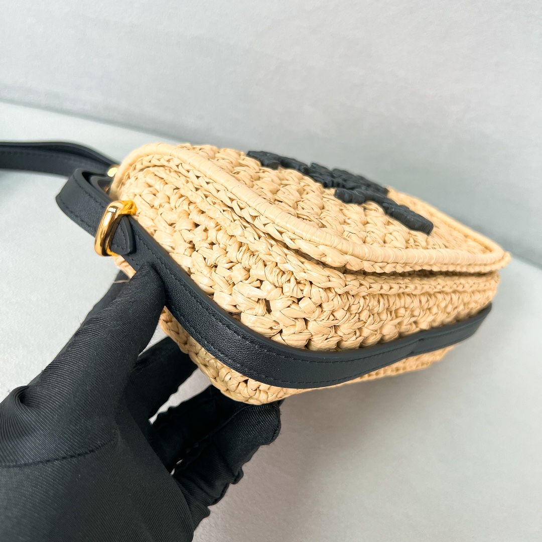 Bagsaaa Pra*a Crochet and leather shoulder bag - 16x11x5 cm