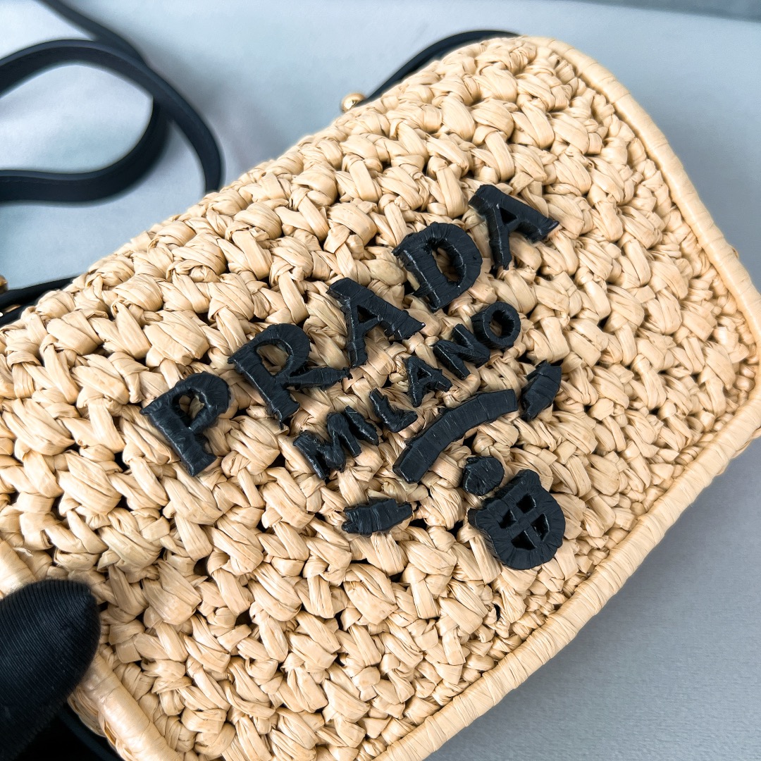 Bagsaaa Pra*a Crochet and leather shoulder bag - 16x11x5 cm