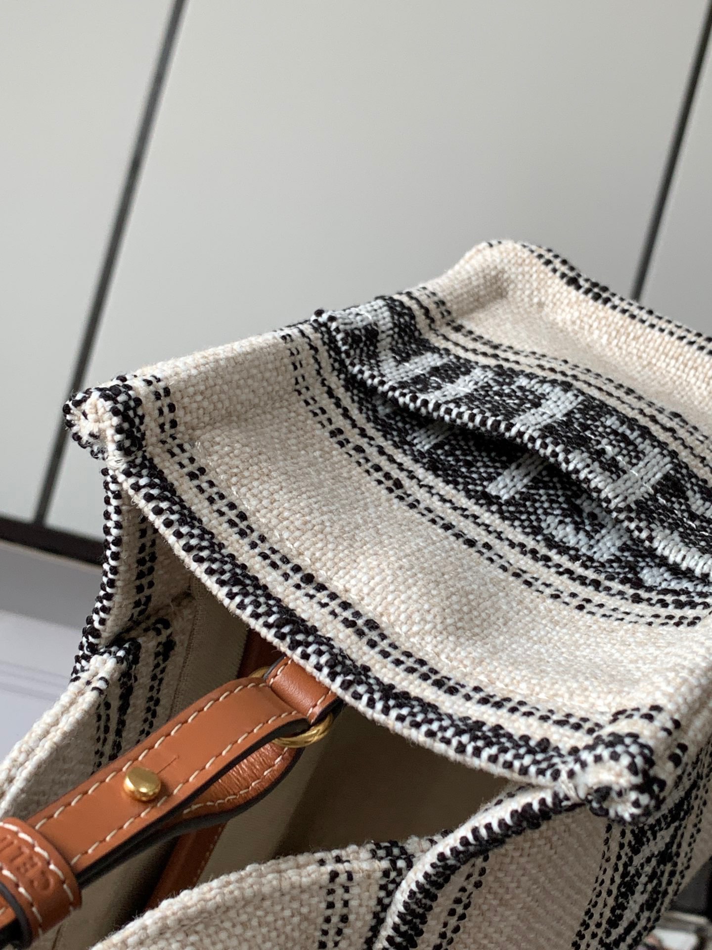 Bagsaaa Ce1i*e Small Cabas Thais In Striped Textile With Ce1i*e Jacquard White Black - 25.5 x 18.5 x 12 CM