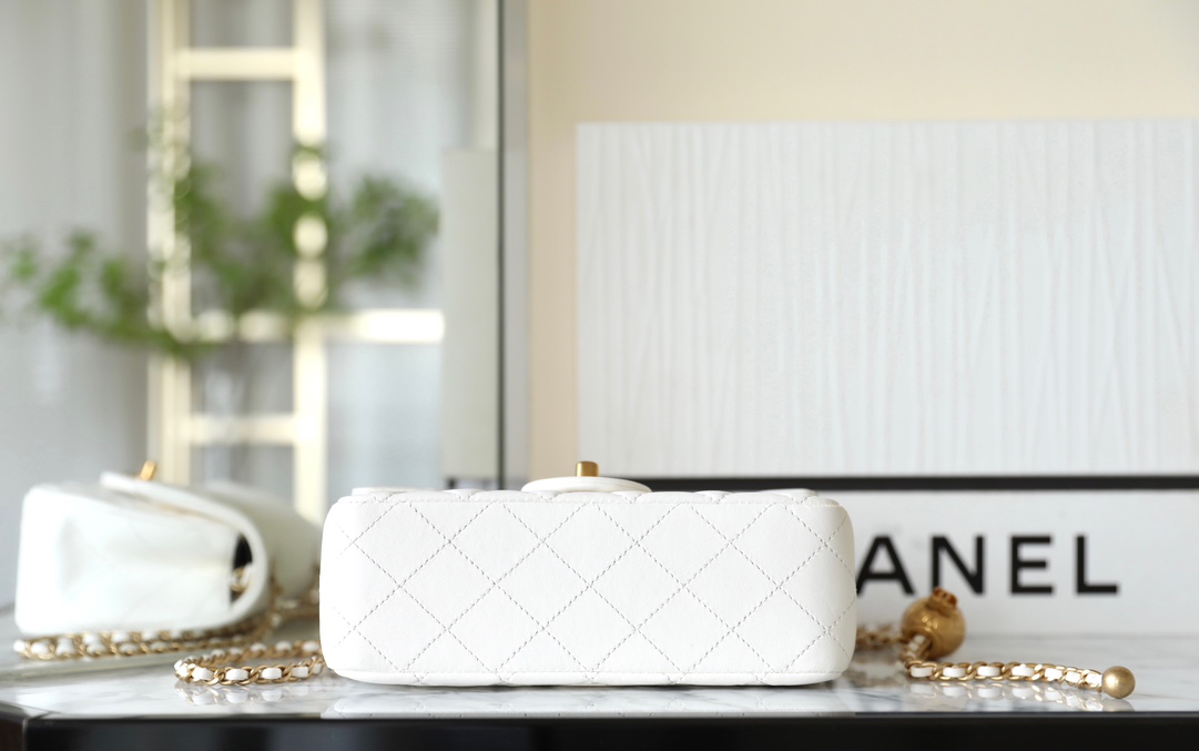 Bagsaaa Ch**el White Lambskin & Gold Adjustable Strap - 13x20x7 cm