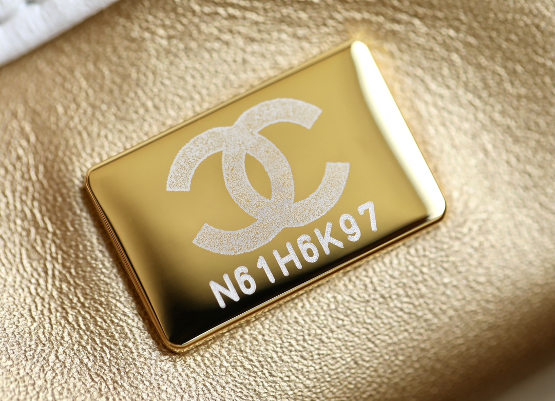 Bagsaaa Ch**el White Lambskin & Gold Adjustable Strap - 13x20x7 cm