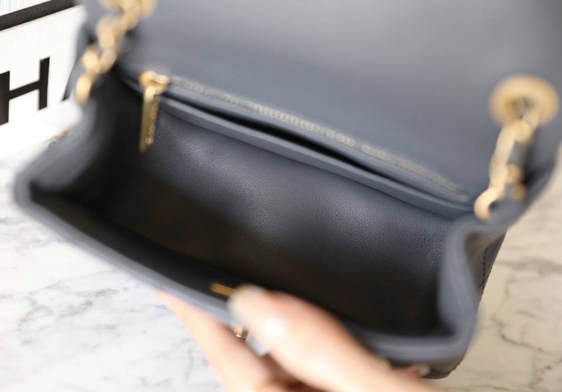 Bagsaaa Ch**el Mini Gray Lambskin & Gold Adjustable Strap - 18x13x7 cm