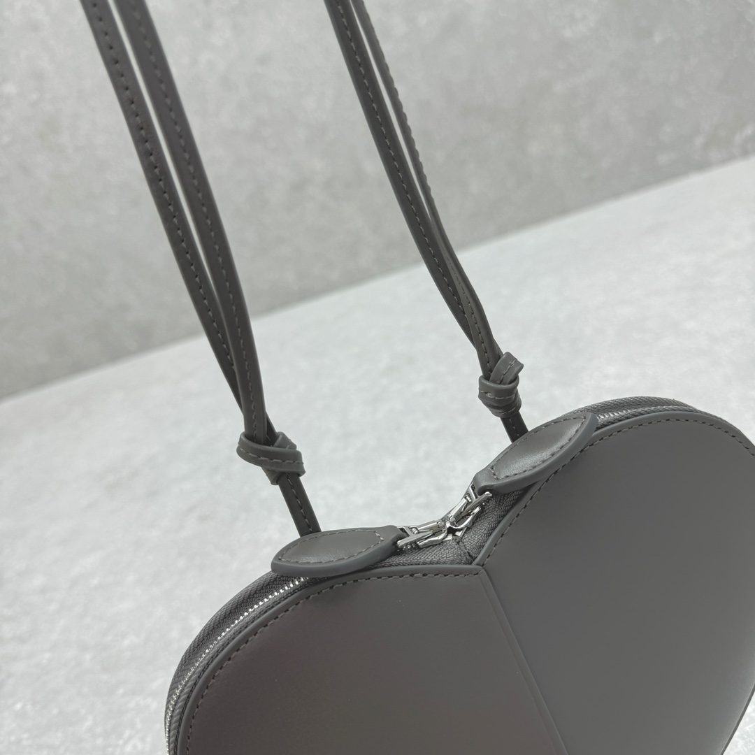 Bagsaaa Alaia Coeur Bag Gray - 21x17x5cm