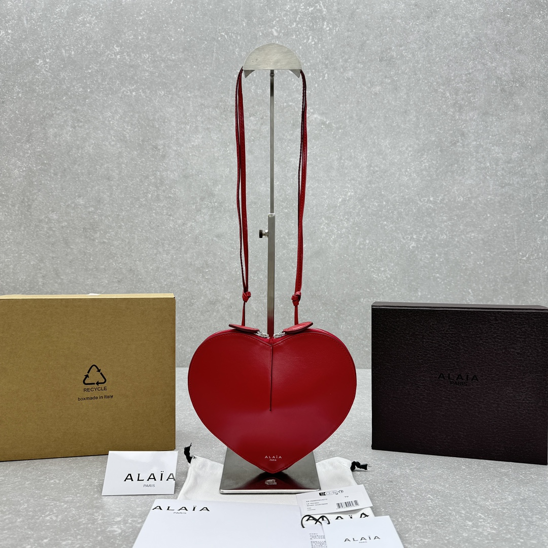Bagsaaa Alaia Coeur Bag Red - 21x17x5cm