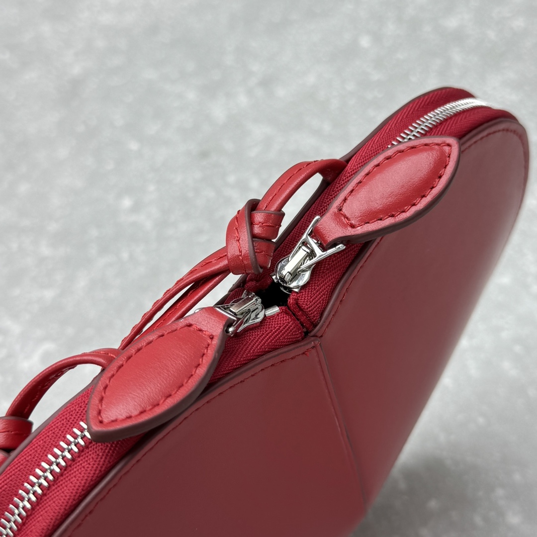 Bagsaaa Alaia Coeur Bag Red - 21x17x5cm