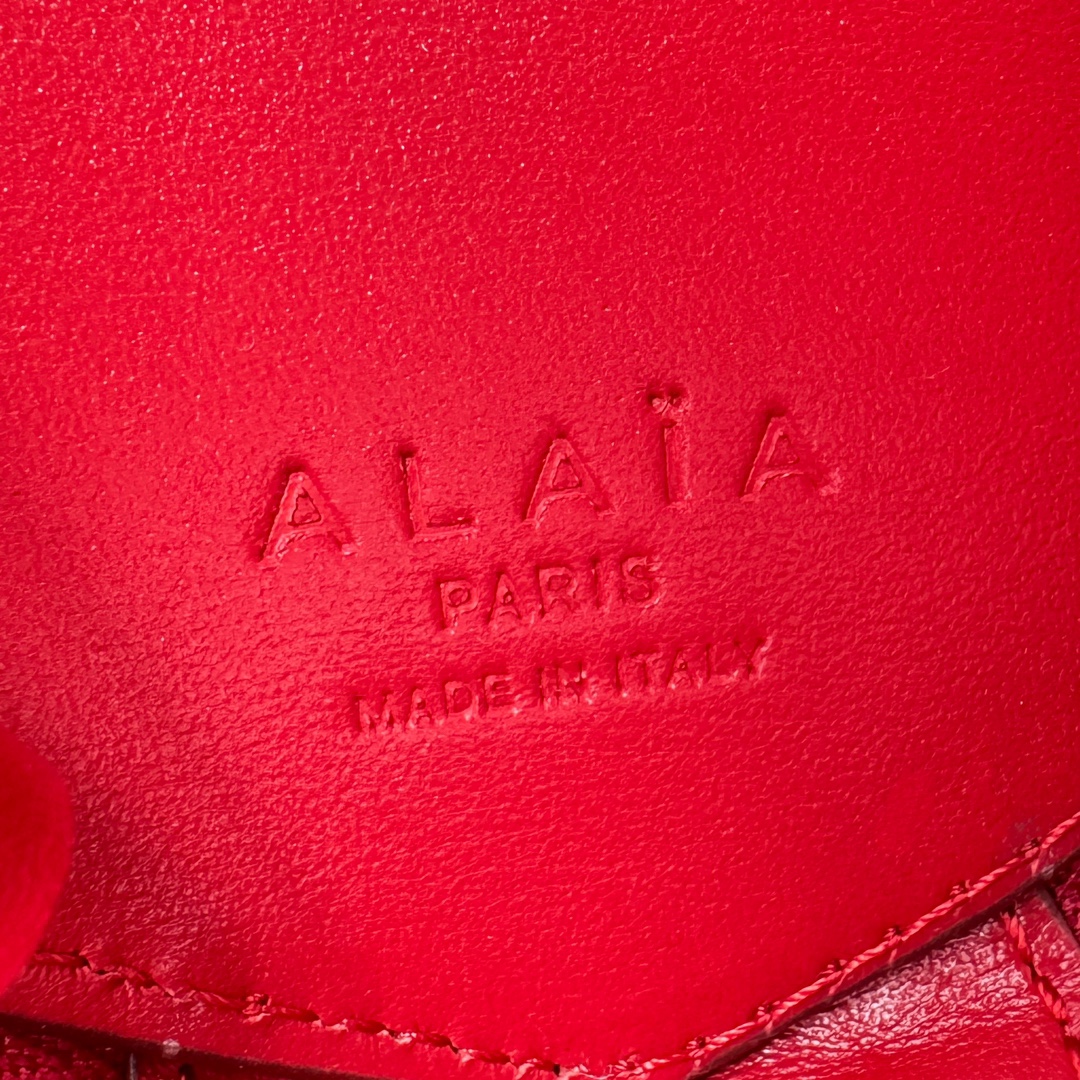 Bagsaaa Alaia Coeur Bag Red - 21x17x5cm