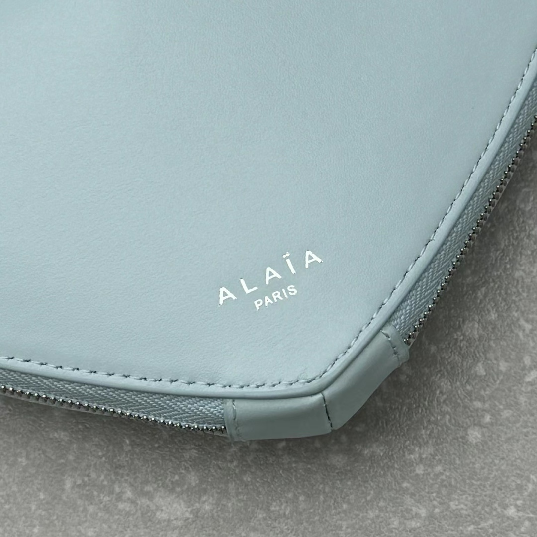 Bagsaaa Alaia Coeur Bag Light Blue - 21x17x5cm