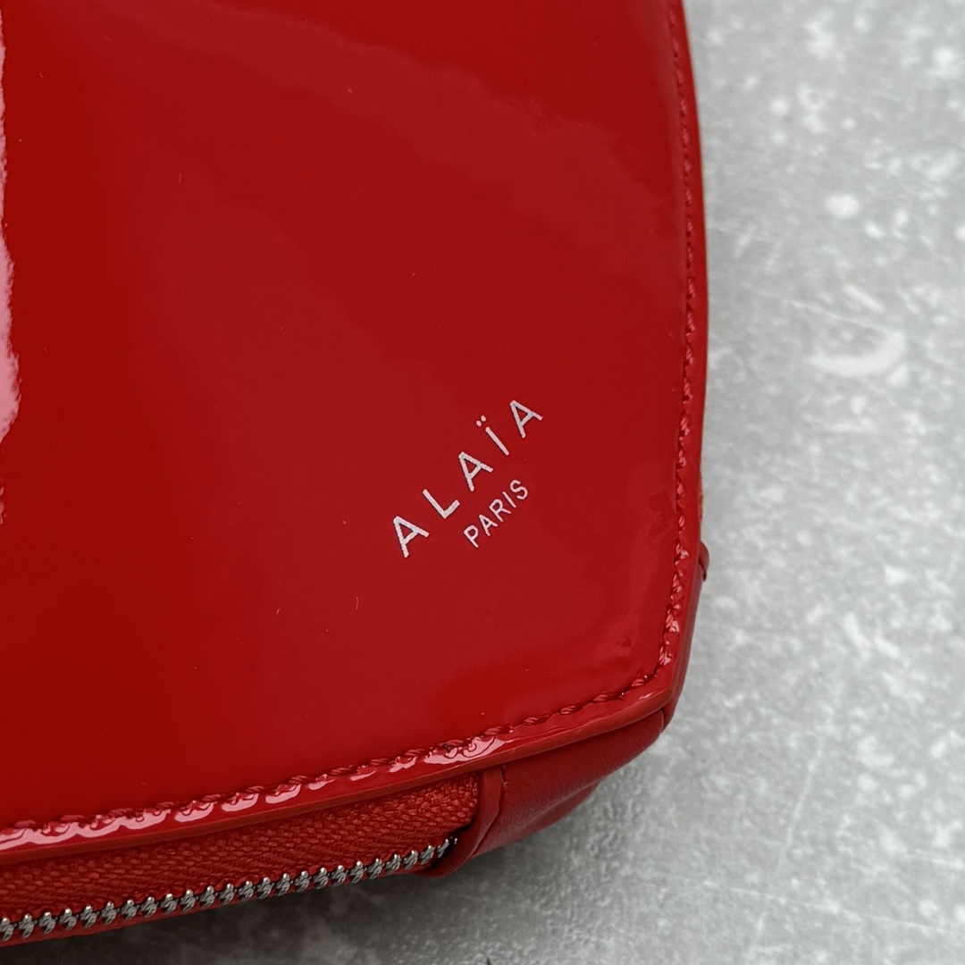 Bagsaaa Alaia Coeur Bag Red Patent - 21x17x5cm