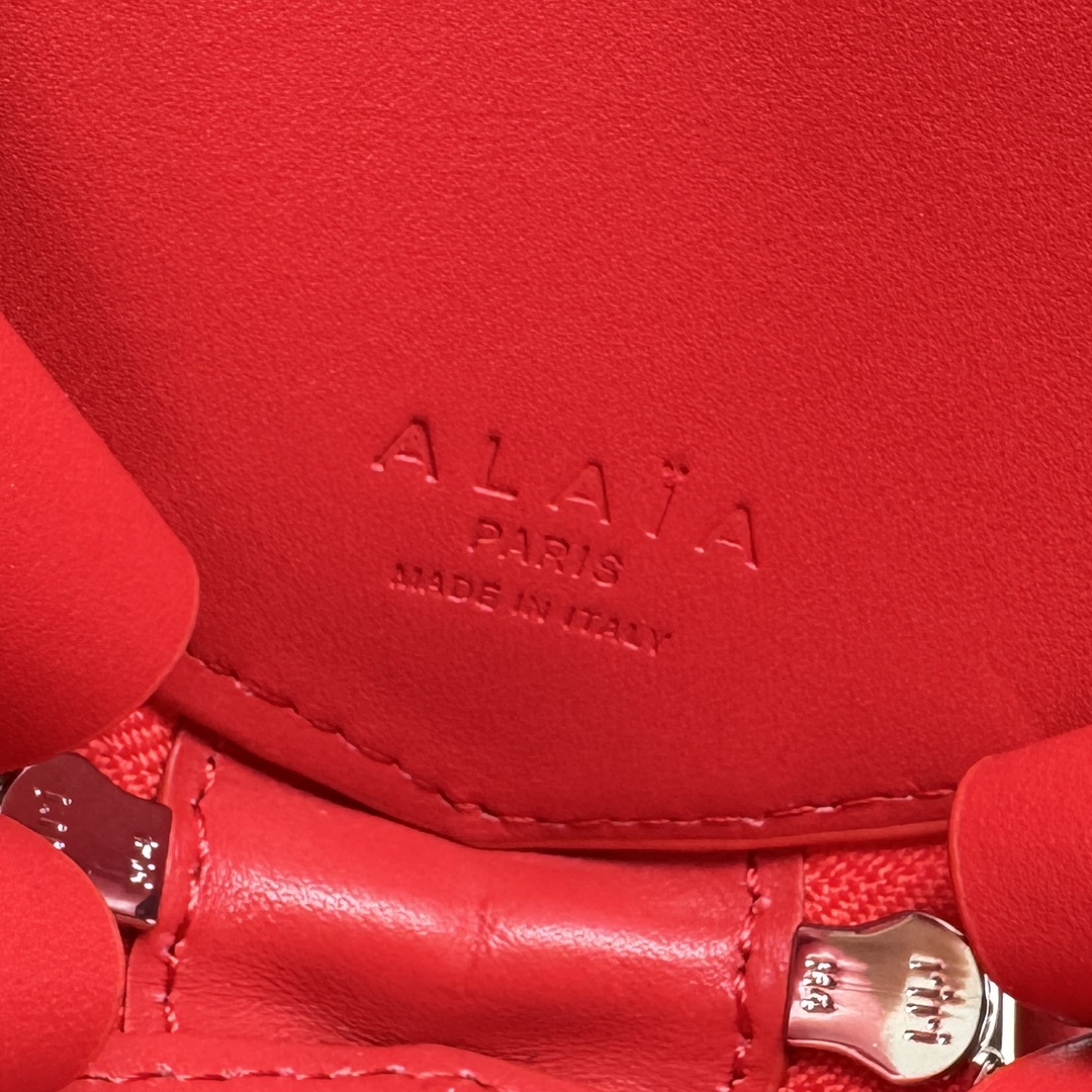 Bagsaaa Alaia Coeur Bag Red Patent - 21x17x5cm