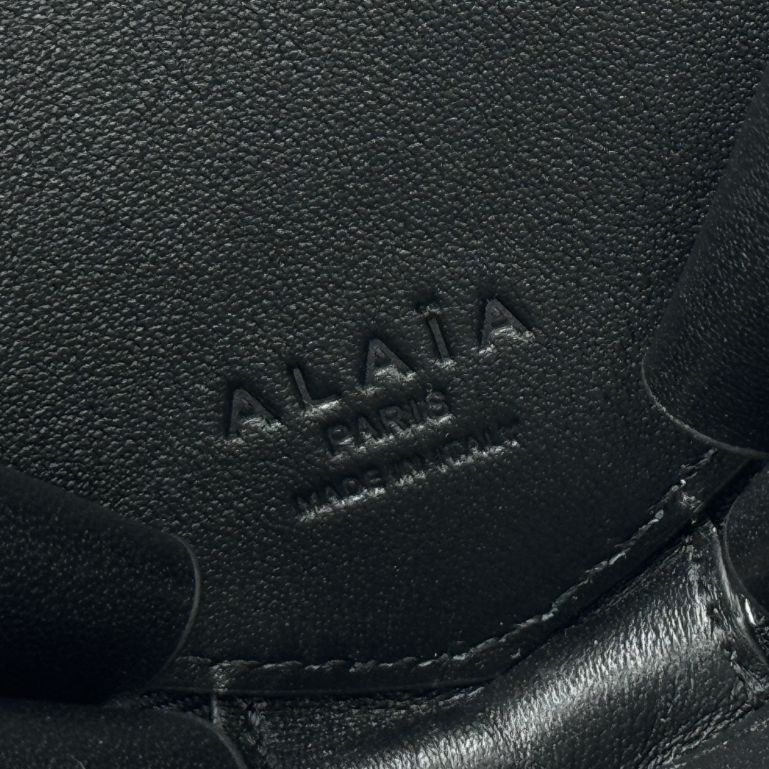 Bagsaaa Alaia Coeur Bag Black Patent - 21x17x5cm