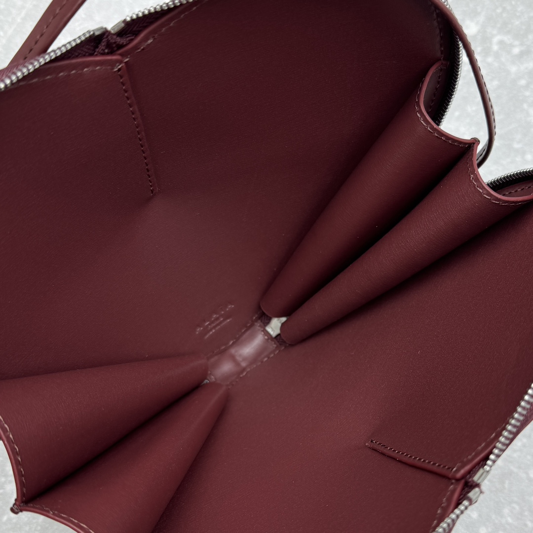 Bagsaaa Alaia Coeur Bag Dark Red - 21x17x5cm