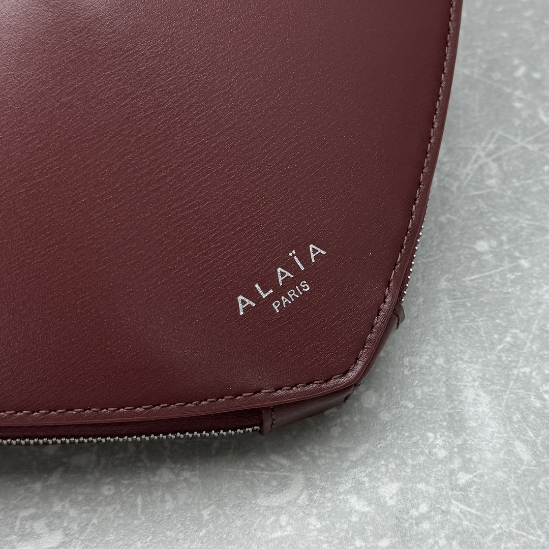 Bagsaaa Alaia Coeur Bag Dark Red - 21x17x5cm