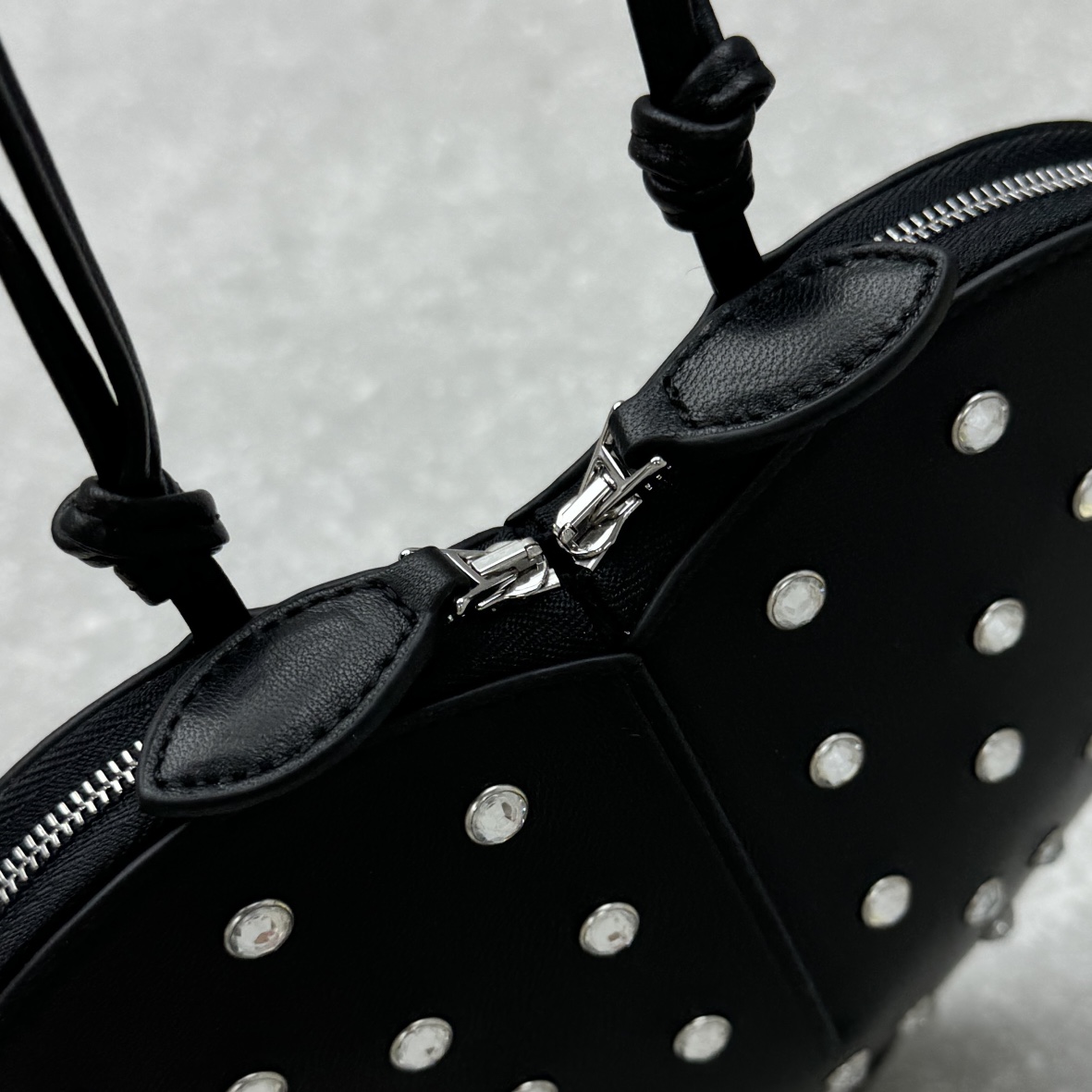Bagsaaa Alaia Coeur Bag Black beaded - 21x17x5cm