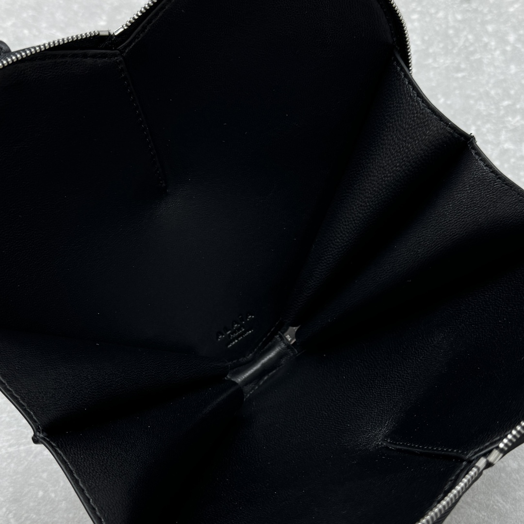 Bagsaaa Alaia Coeur Bag Black beaded - 21x17x5cm
