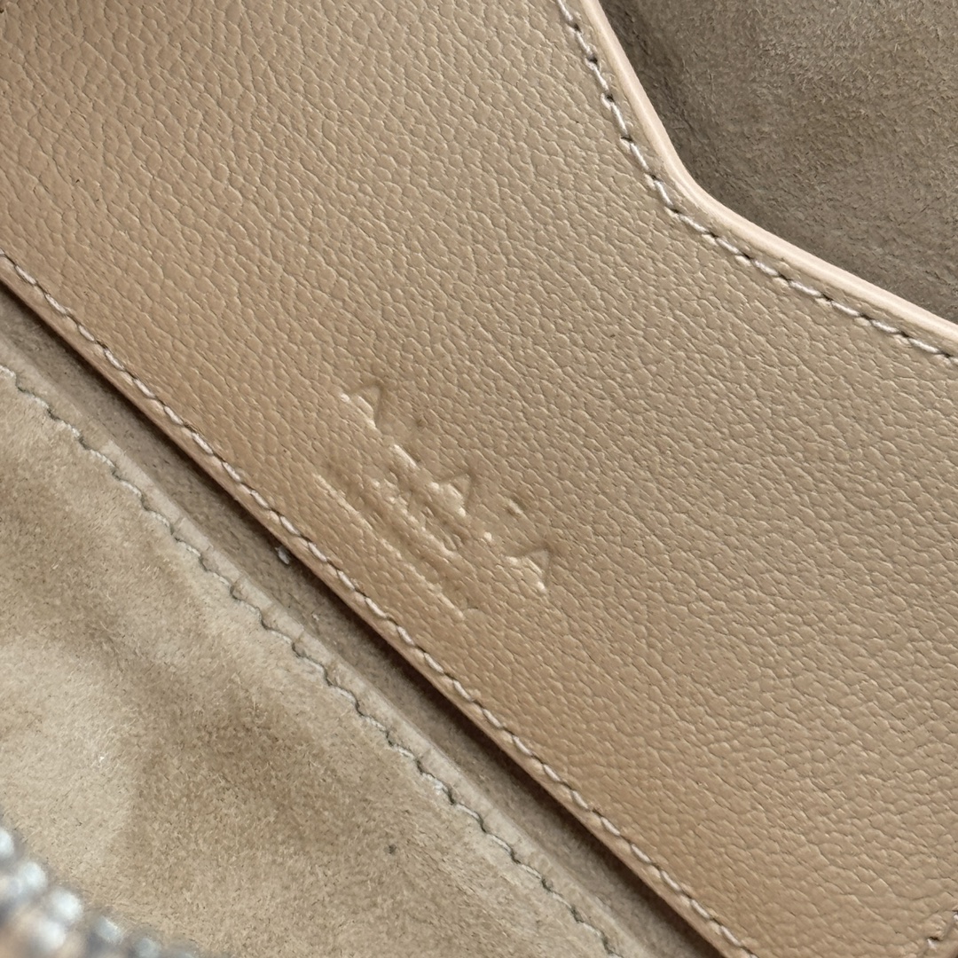 Bagsaaa Alaia Le Teckel Small Bag Nude - 27x9x8 cm