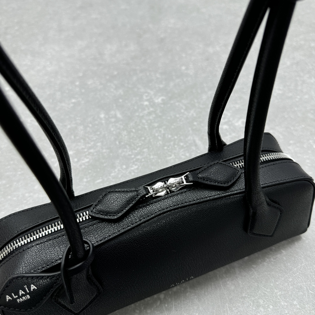 Bagsaaa Alaia Le Teckel Small Bag Black - 27x9x8 cm