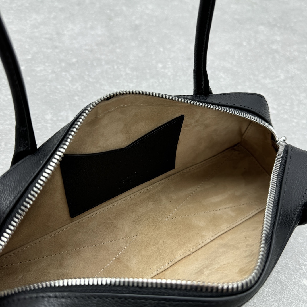 Bagsaaa Alaia Le Teckel Small Bag Black - 27x9x8 cm