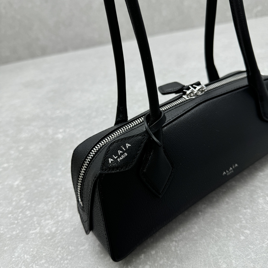 Bagsaaa Alaia Le Teckel Small Bag Black - 27x9x8 cm