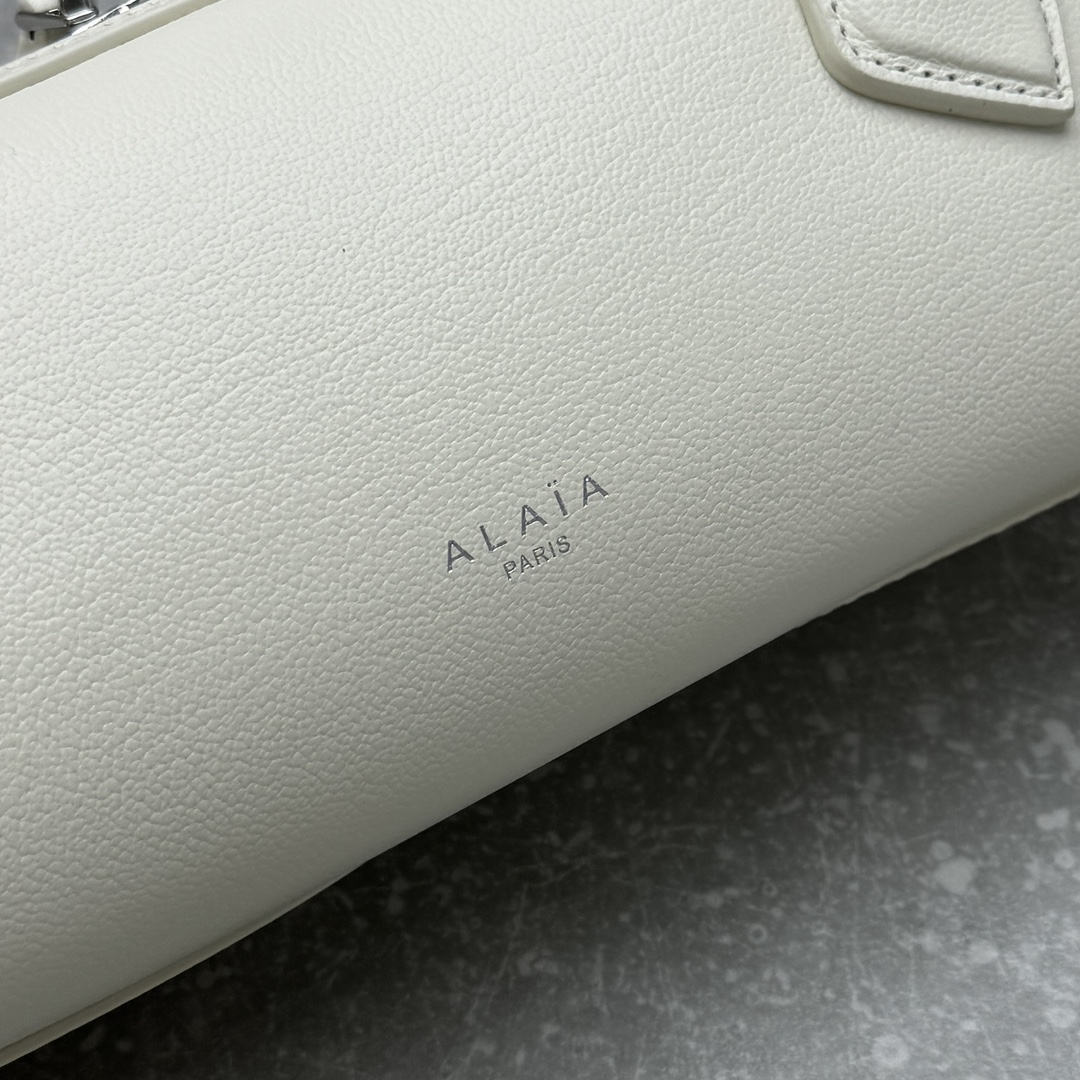 Bagsaaa Alaia Le Teckel Small Bag White - 27x9x8 cm