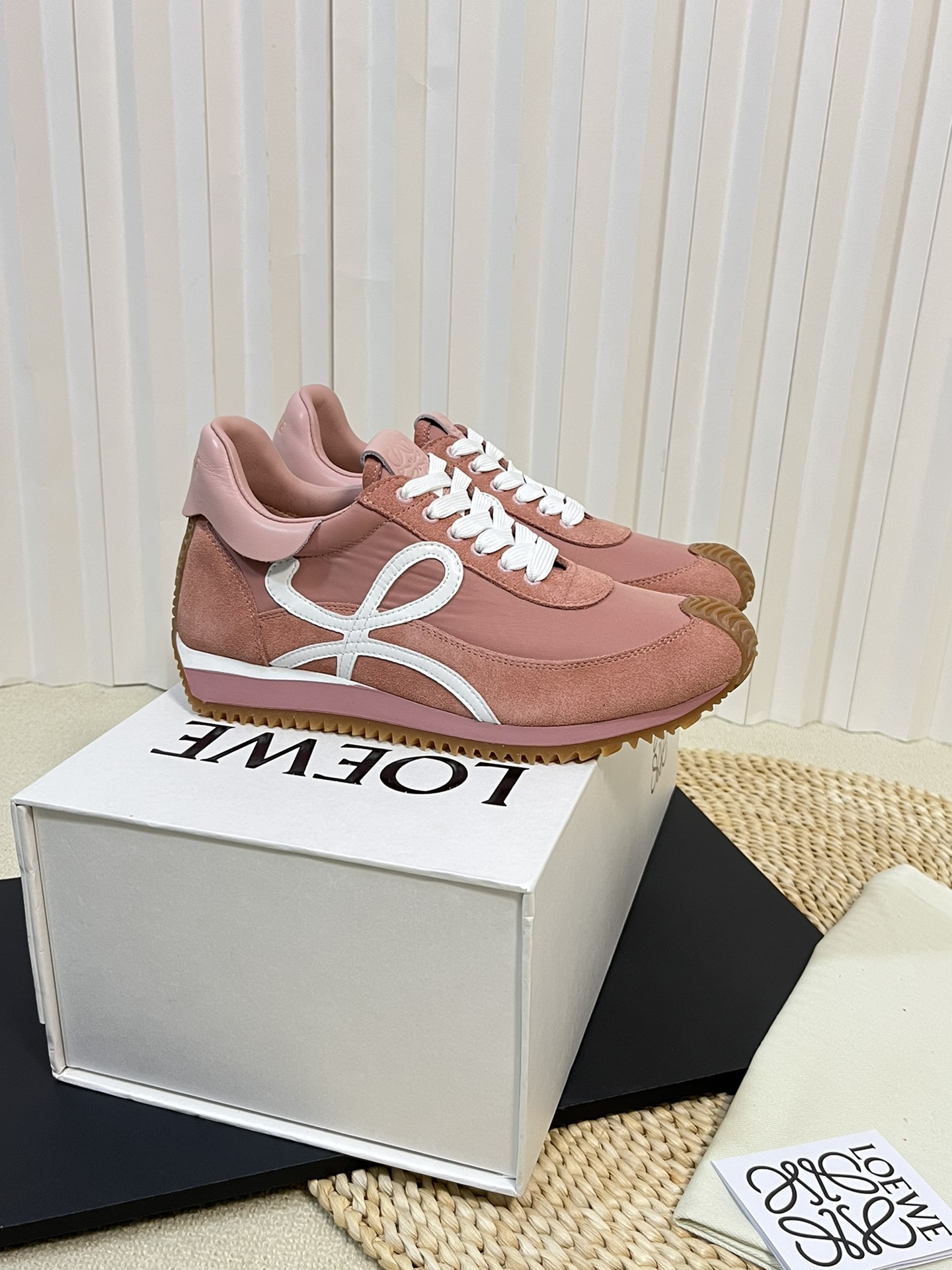 Bagsaaa L0ew* Sneakers 01