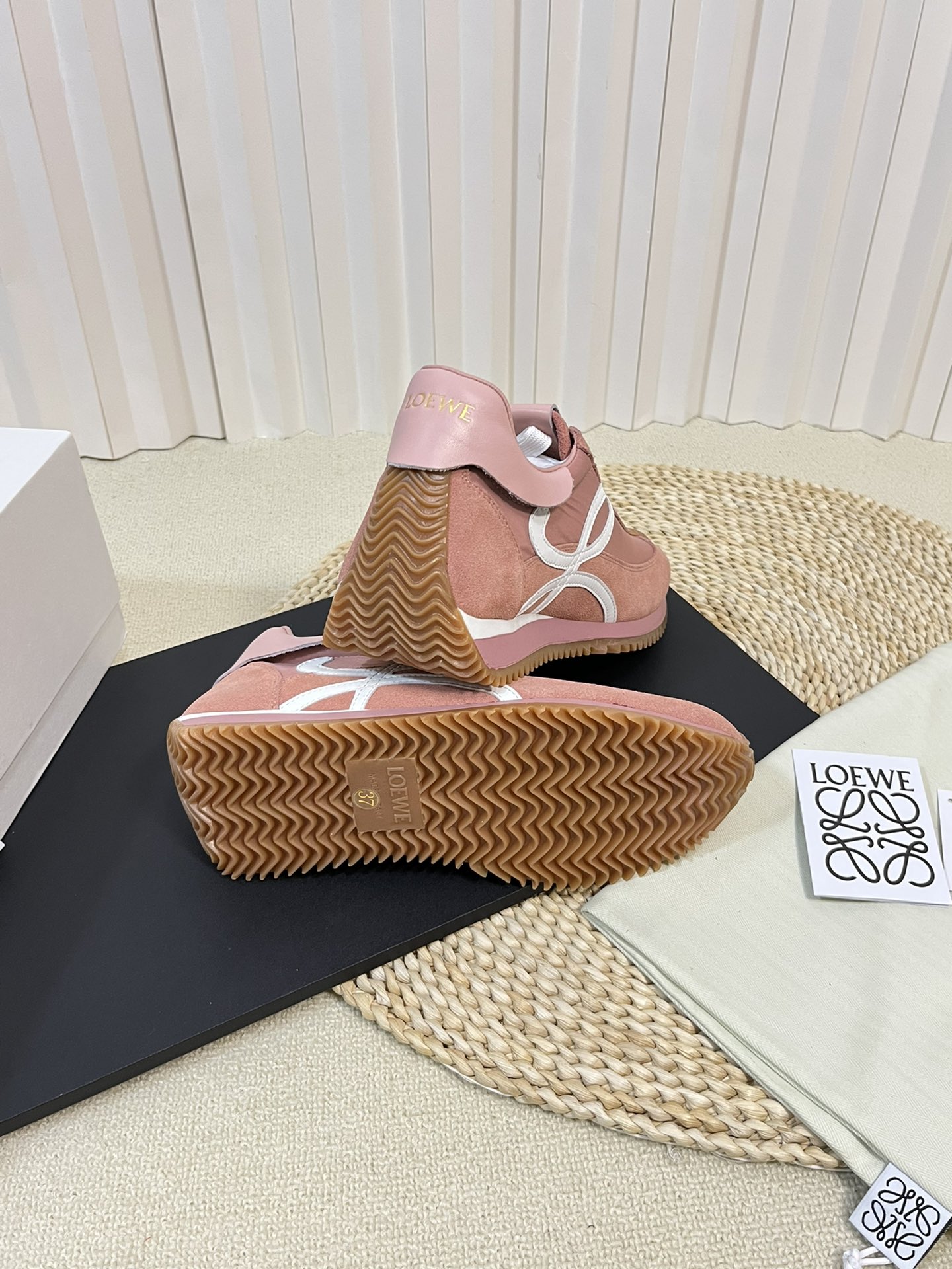 Bagsaaa L0ew* Sneakers 01