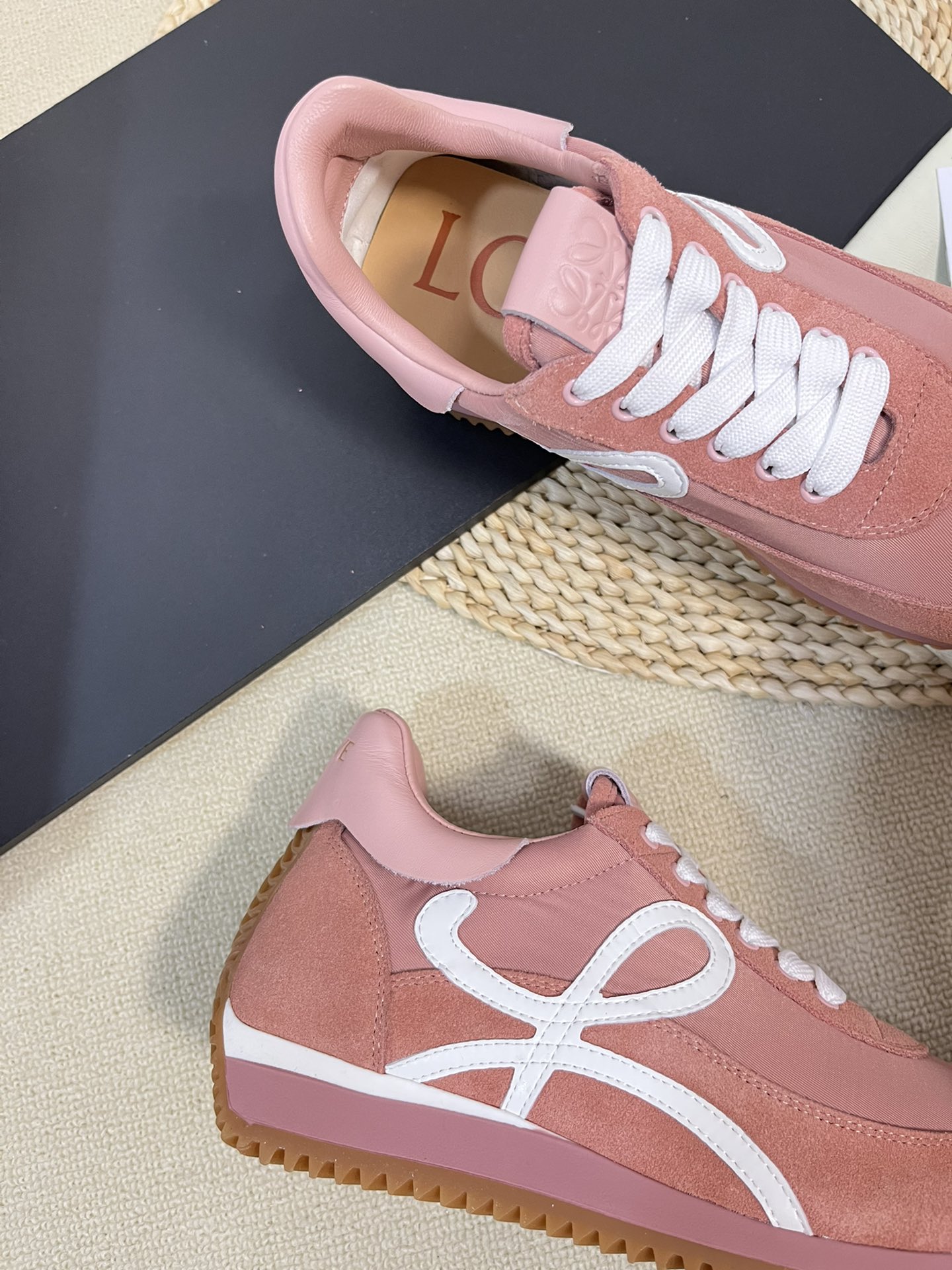 Bagsaaa L0ew* Sneakers 01