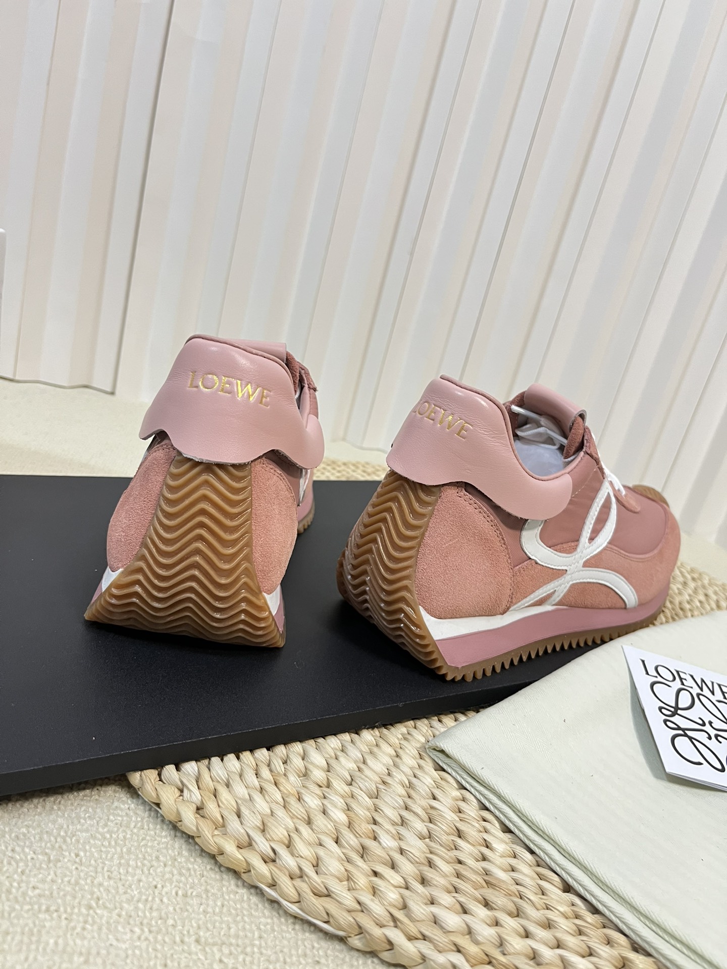 Bagsaaa L0ew* Sneakers 01
