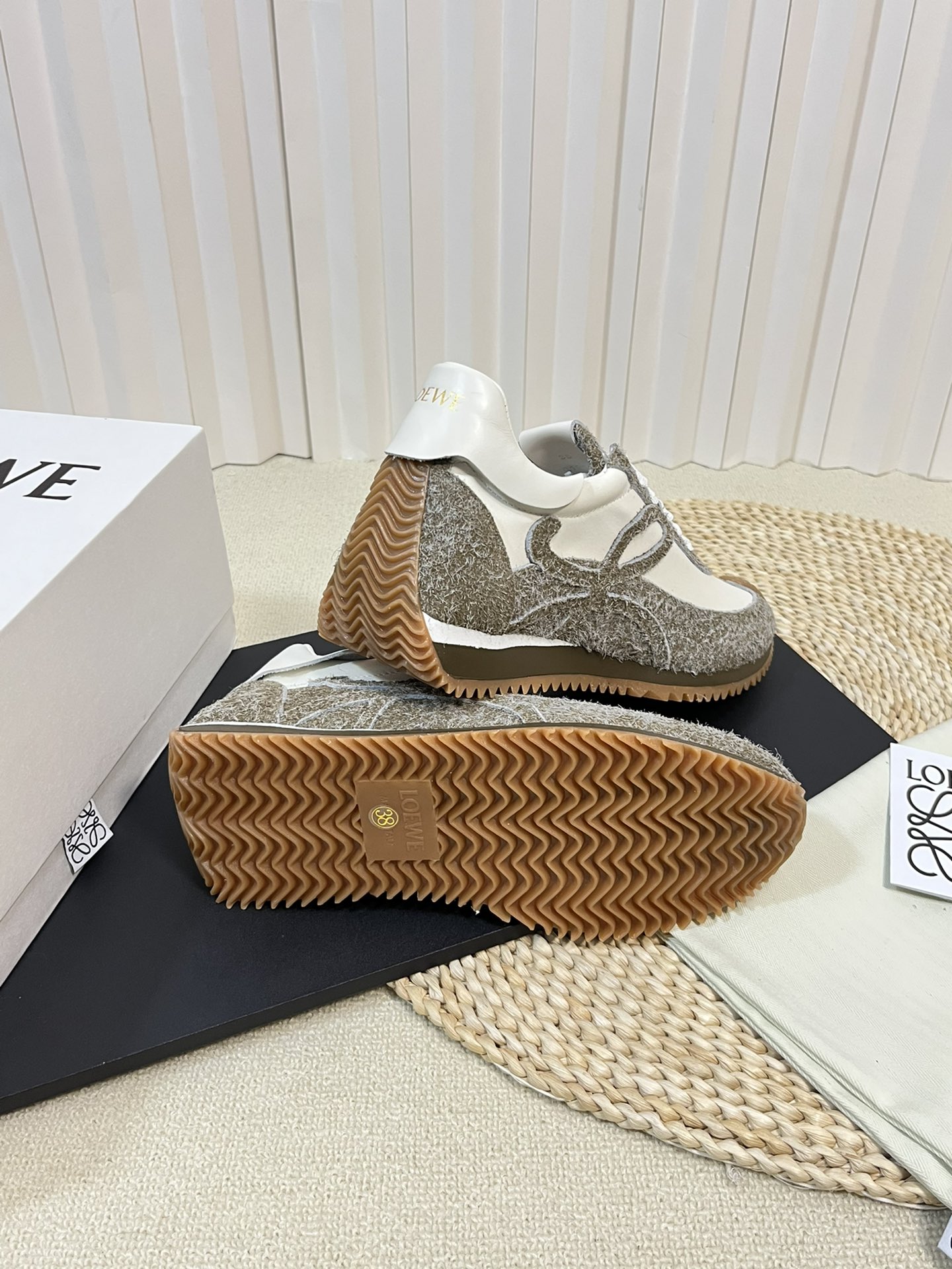 Bagsaaa L0ew* Sneakers 09