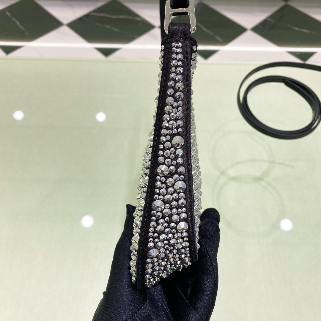 Bagsaaa Pra*a Cleo Crystal Silver - 22*18*4.5cm