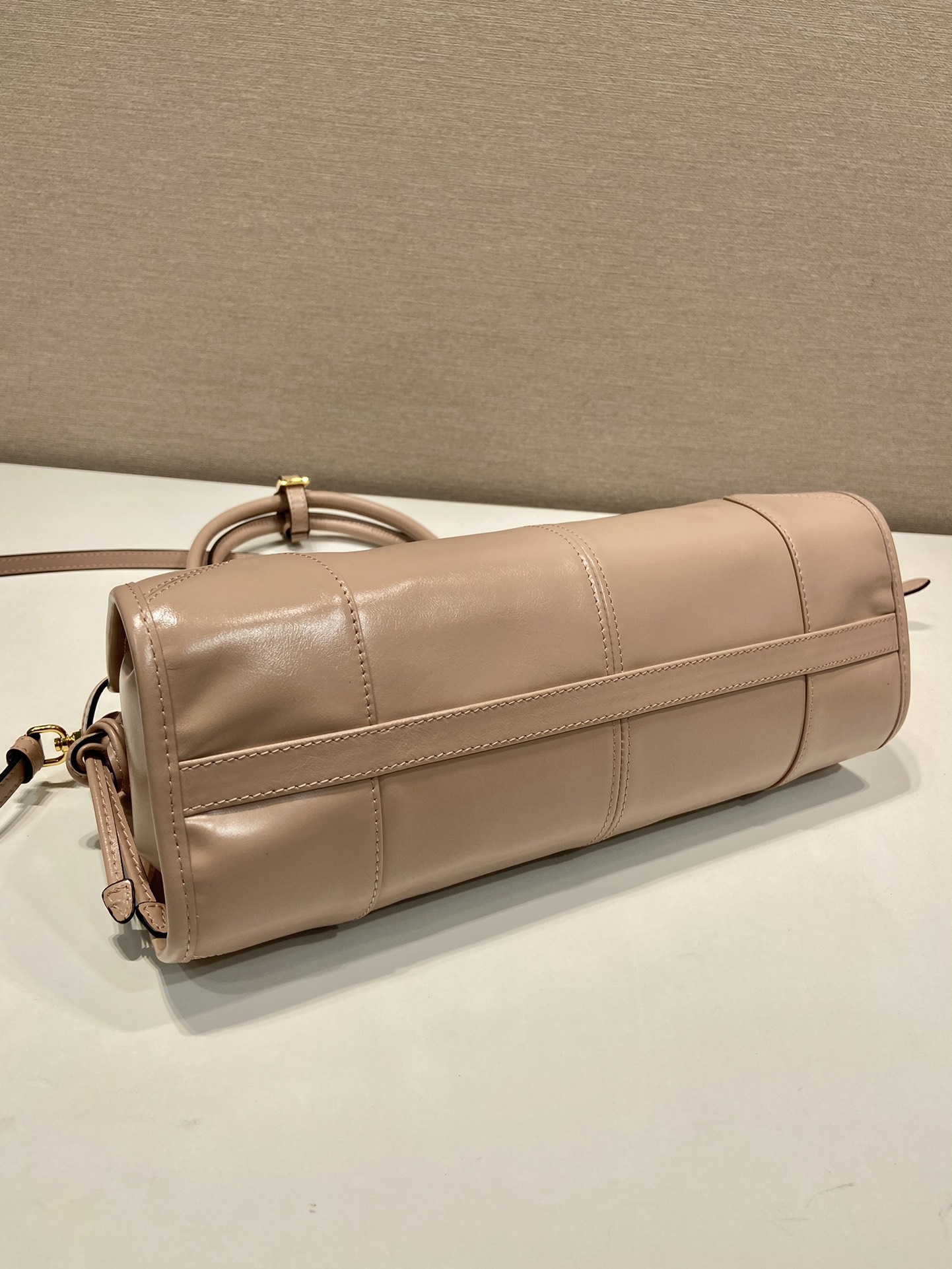 Bagsaaa Pra*a Medium leather handbag beige - 32x15.5x2cm