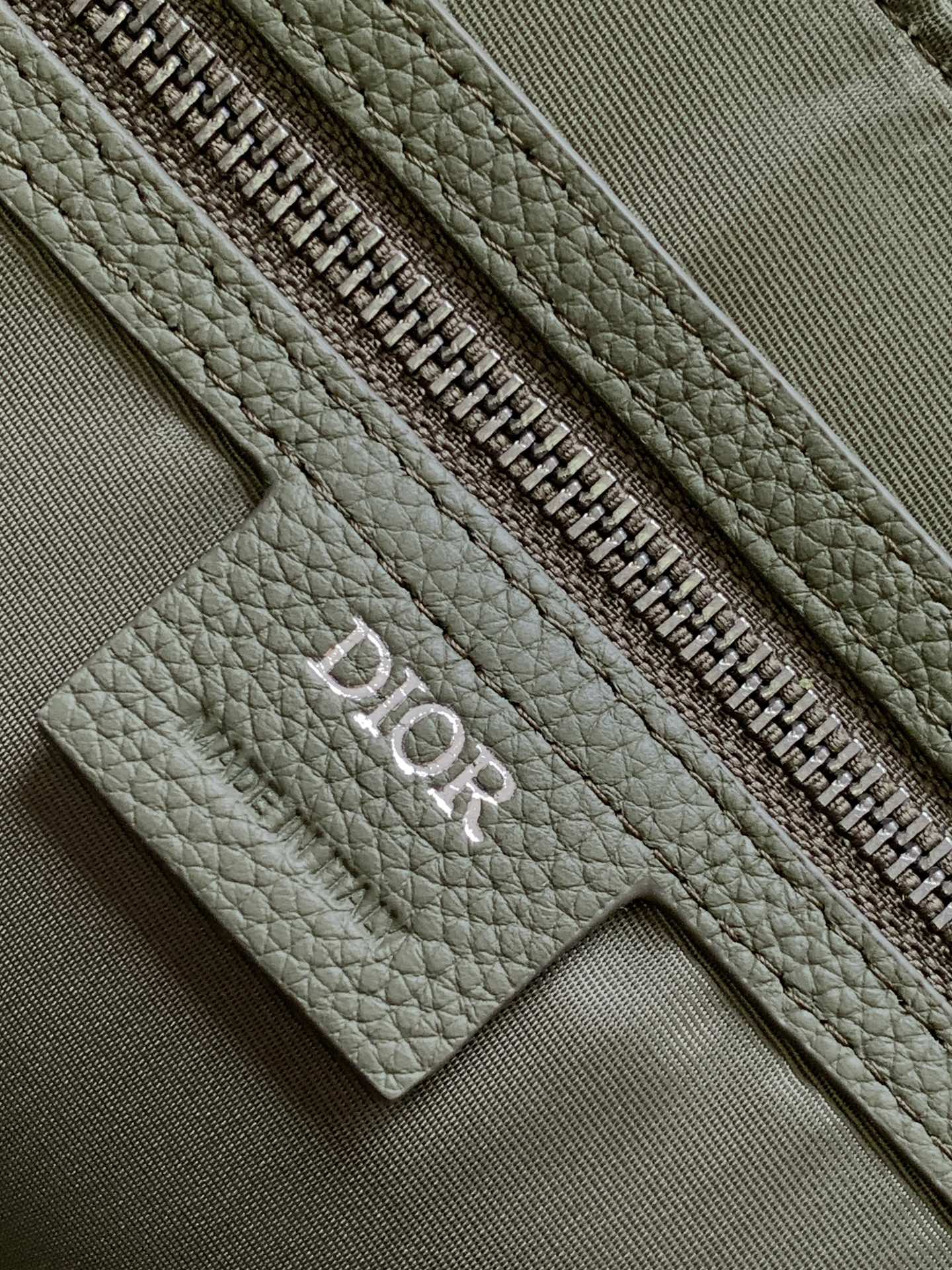 Bagsaaa D10r Weekender 40 Khaki D10r Gravity Leather and Khaki Grained Calfskin - 57.5 x 34.5 x 22 cm