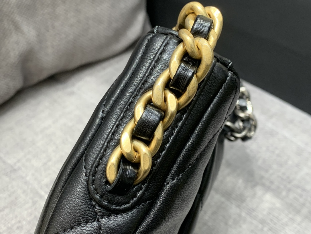 Ch**el 19 Hobo Bag In Lambskin Black - 23cm