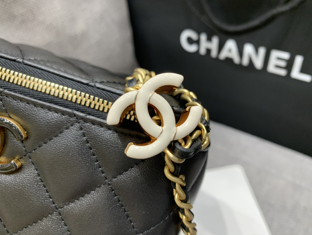 Bagsaaa Ch**el Black Vanity Case Adjustable Chain Strap AP3940 - 17cm