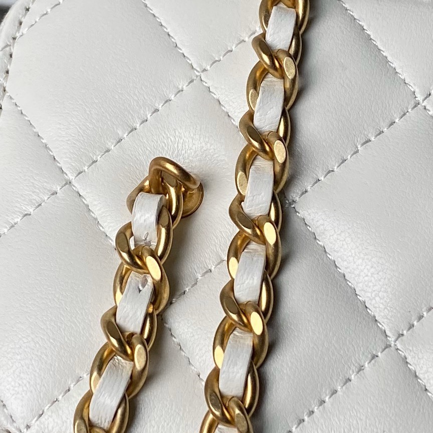 Bagsaaa Ch**el White Vanity Case Adjustable Chain Strap AP3940 - 17cm