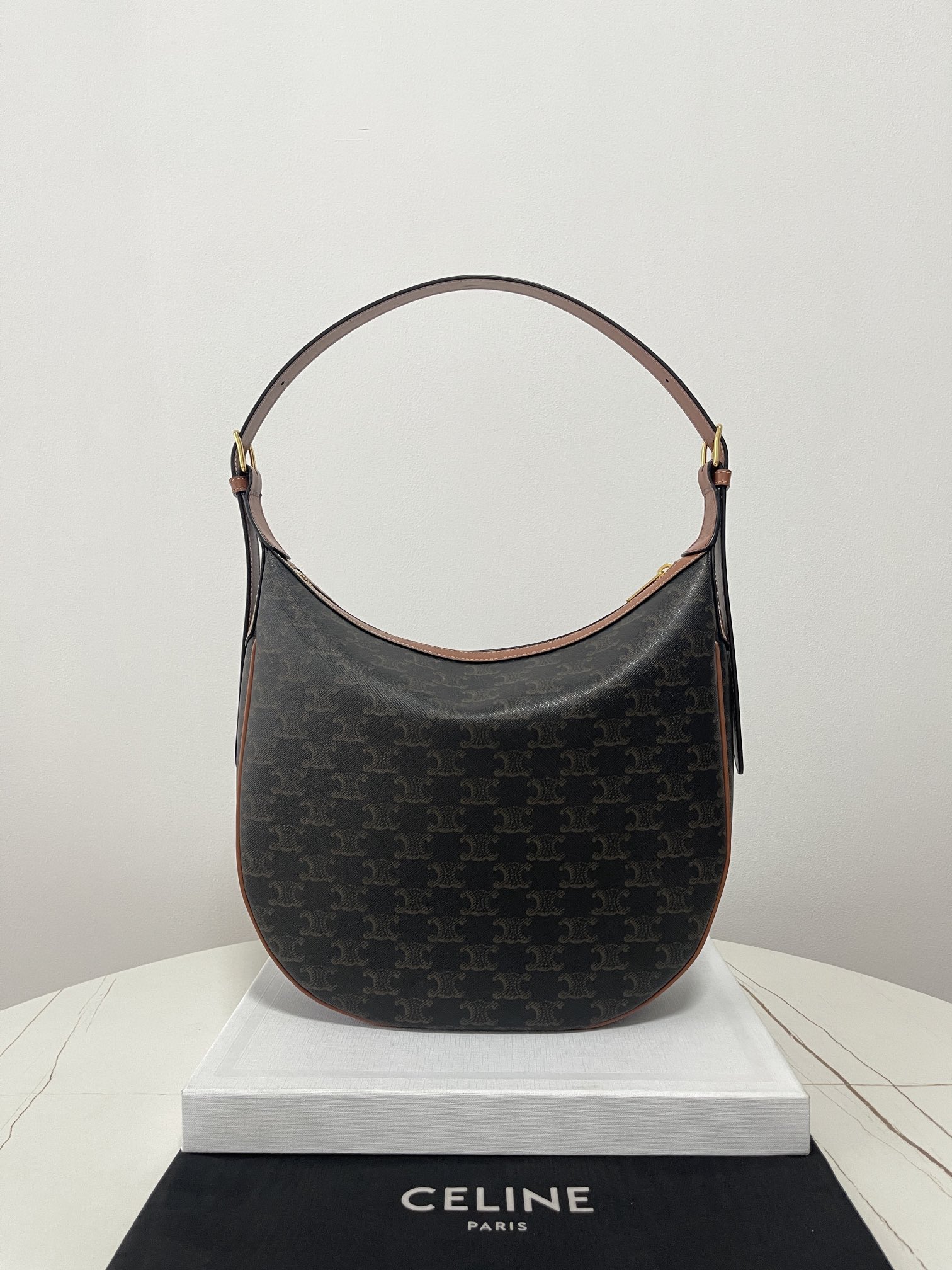 Bagsaaa Ce1i*e Medium Heloïse Bag Cuir Triomphe In Triomphe Canvas And Calfskin - 30 x 28.5 x 8 CM