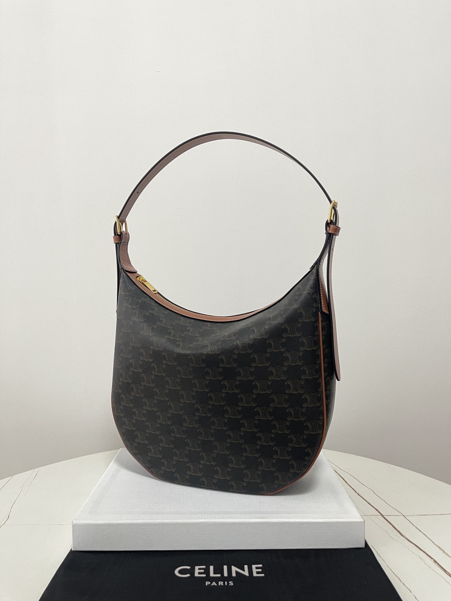 Bagsaaa Ce1i*e Medium Heloïse Bag Cuir Triomphe In Triomphe Canvas And Calfskin - 30 x 28.5 x 8 CM