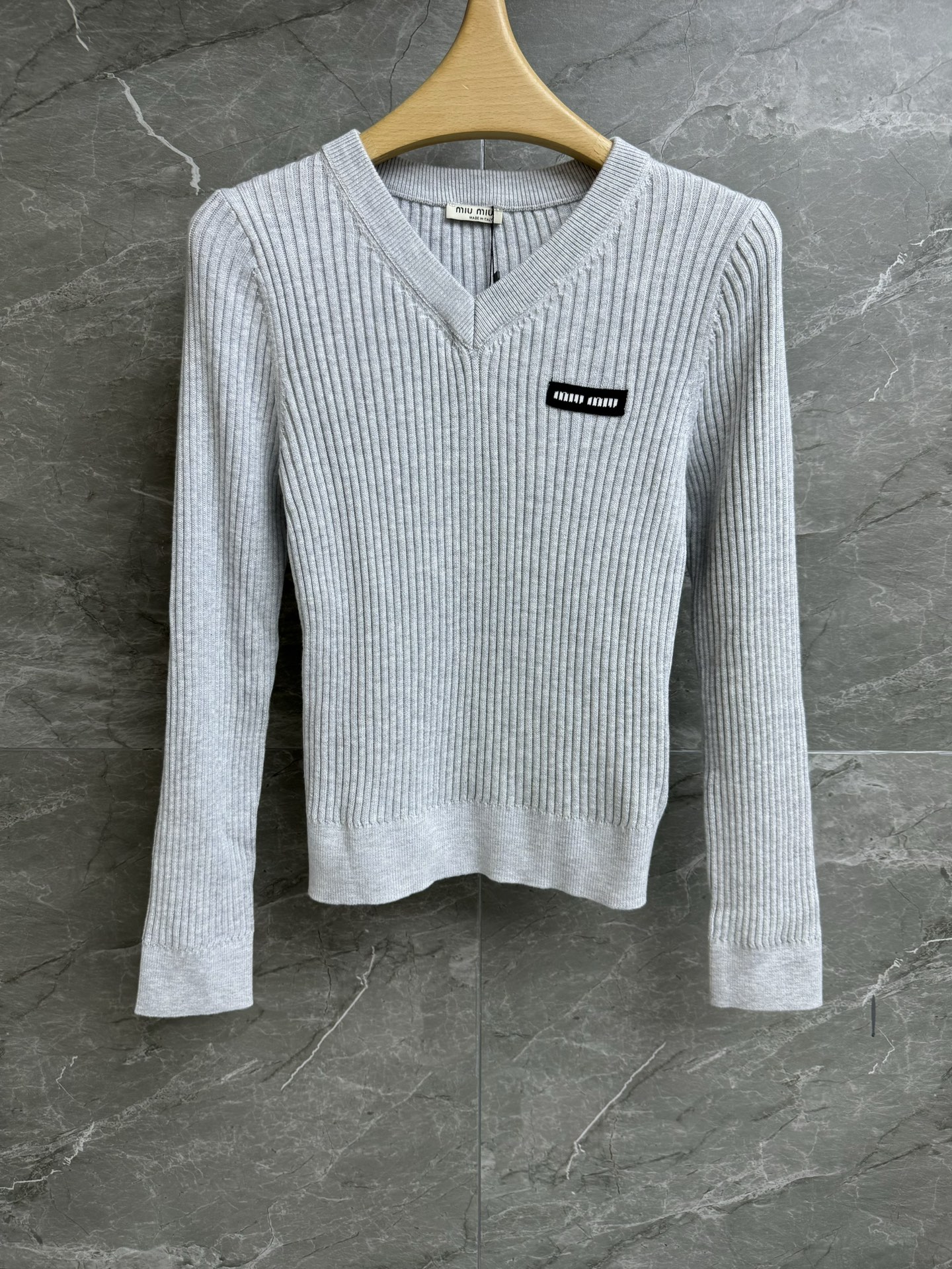 Bagsaaa M1um1u Long-Sleeved Sweater Light Gray