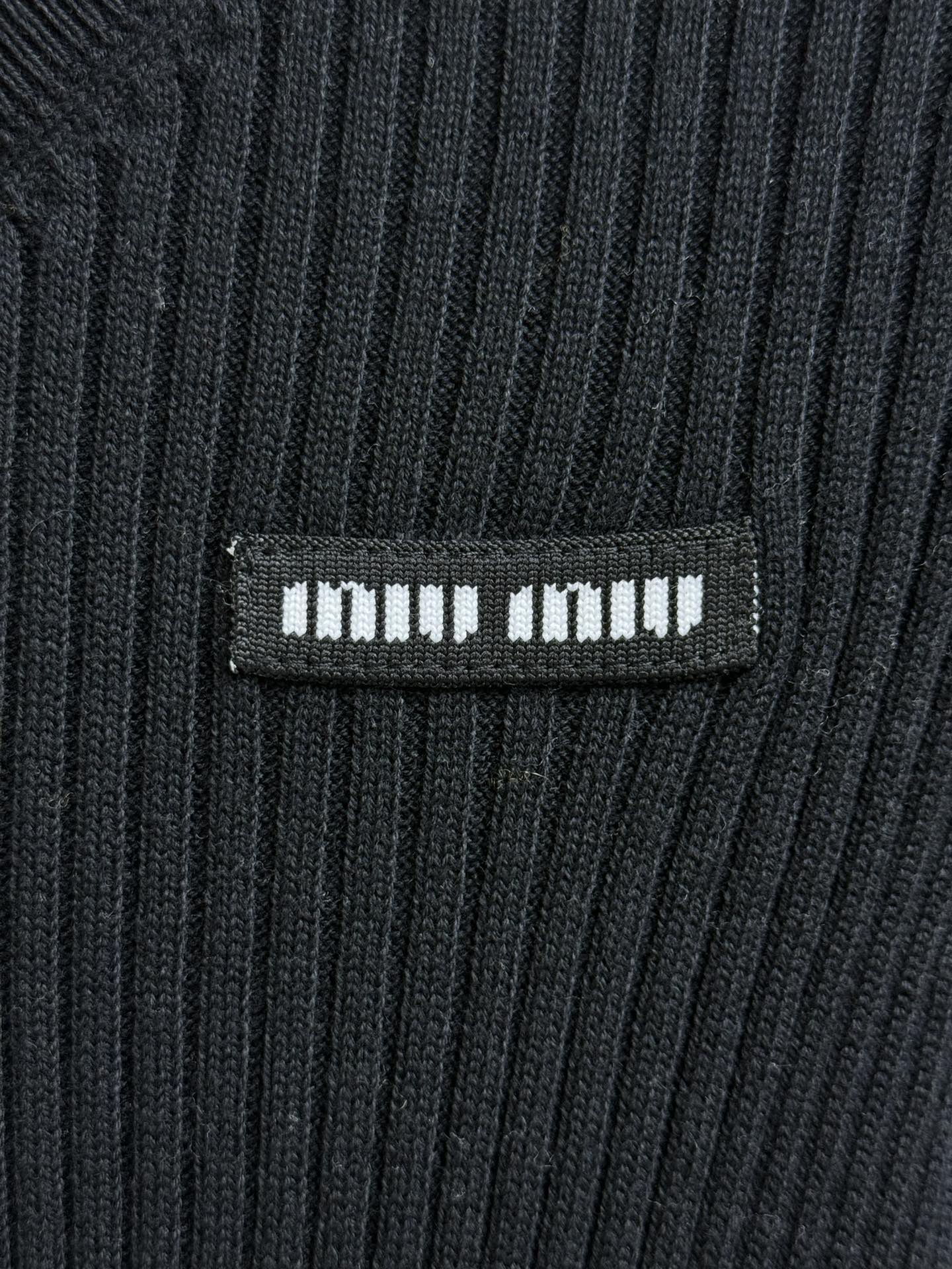Bagsaaa M1um1u Long-Sleeved Sweater Black