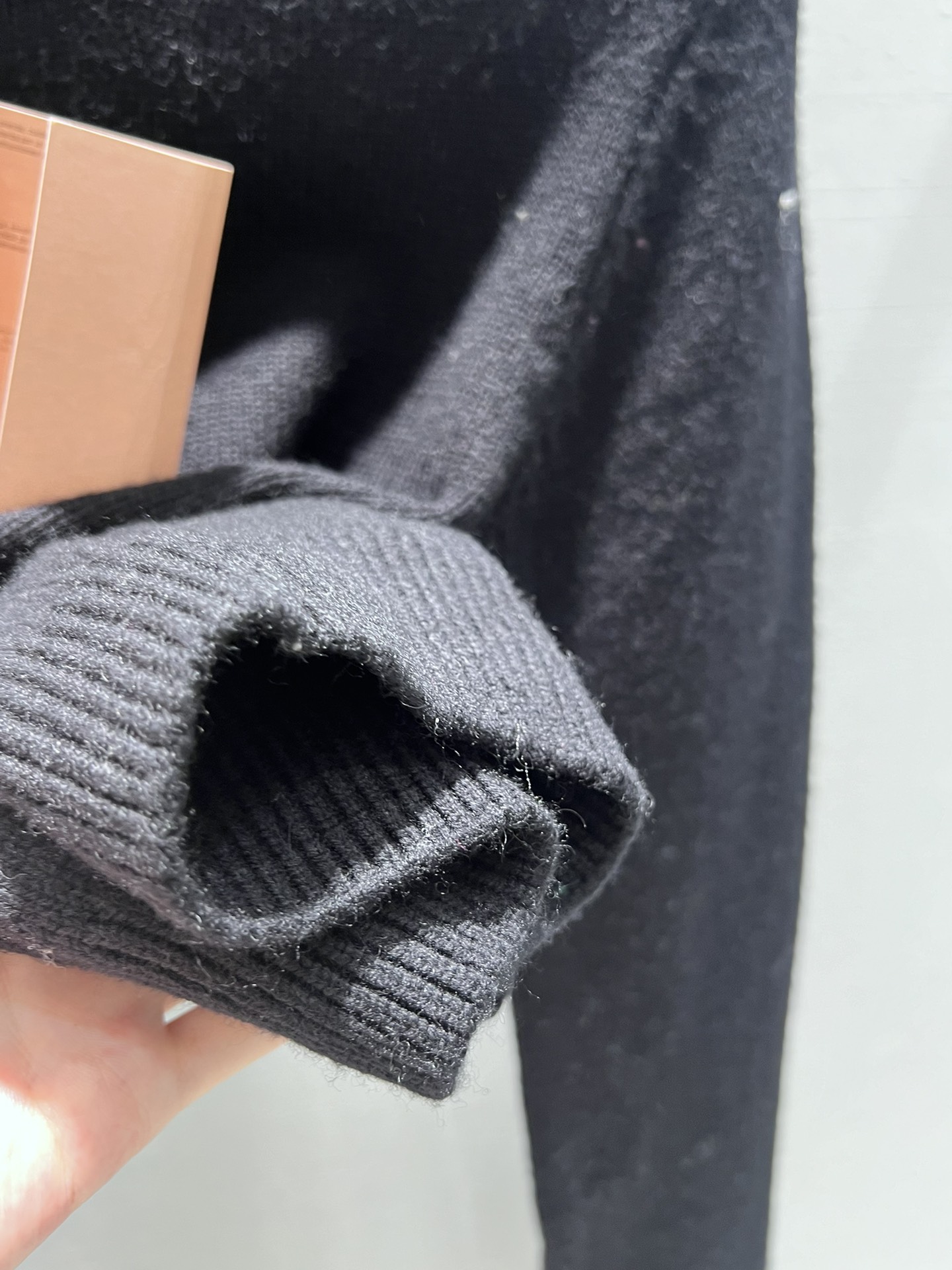 Bagsaaa M1um1u Long-Sleeved Sweater Black 01