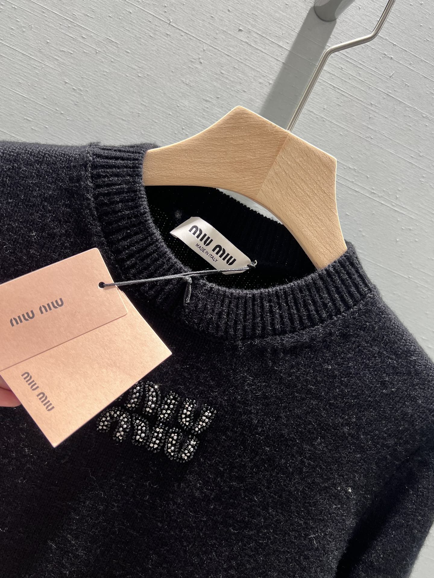 Bagsaaa M1um1u Long-Sleeved Sweater Black 01